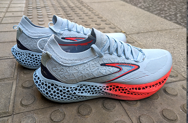 review Brooks Exhilarate-BL