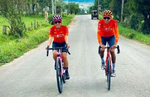 Egan Bernal pedaleando de nuevo carretera Colombia