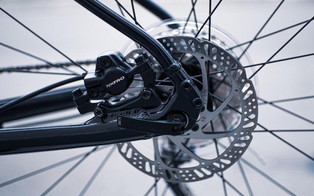Cómo se ajustan los frenos de la bicicleta? 