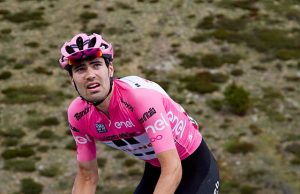 Tom Dumoulin mochilero Giro d'Italia se retira