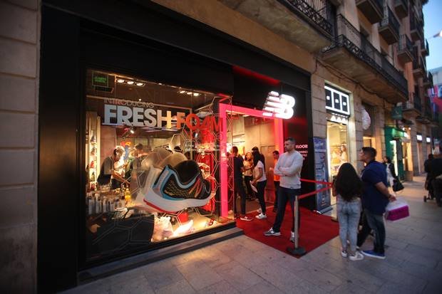 Artefacto Plasticidad fuerte New Balance inaugura su segunda flagship store en Barcelona