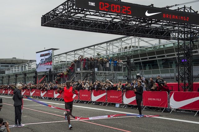Milagro en Monza. Kipchoge acaricia 2 horas en el maratón más rápido de la historia