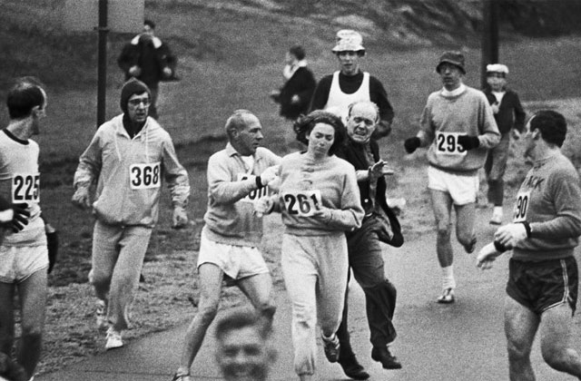 Kathrine Switzer, en un momento histórico del atletismo