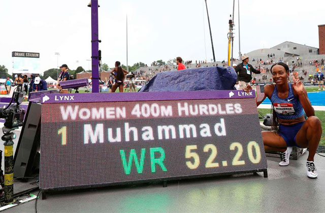 Muhammad, orgullosa posando con su marca / AFP