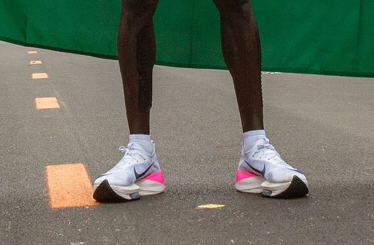 La World Athletics una de zapatillas prohibidas y aceptadas