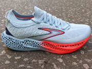 review Brooks Exhilarate-BL